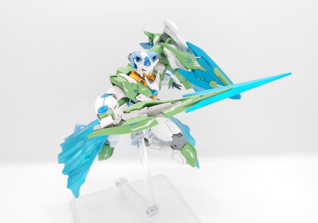 GNソードトランジェントの武装とクアンタのGNソードを組み合わせた武装。ビームライフルとしての機能も内蔵している。