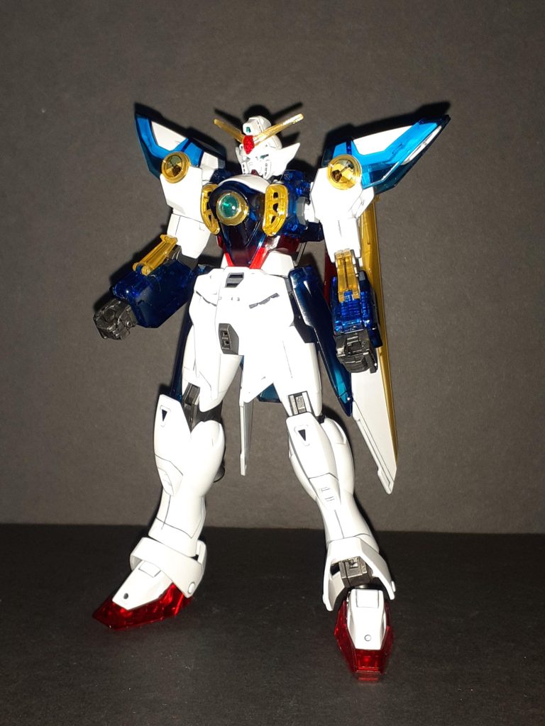 白いパーツのみ通常版を使い、つや消ししています