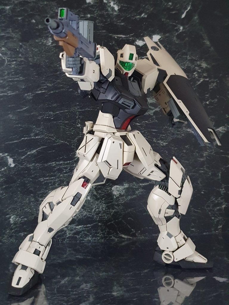 無理な改造が祟って、可動域は微妙…色々反省点の残る作品でした…