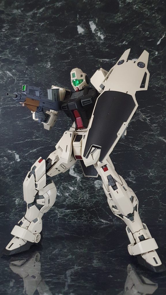 動かすと違和感が少なくなるが、ちょっとボディバランスが変な気がする…胴体が長いせい？