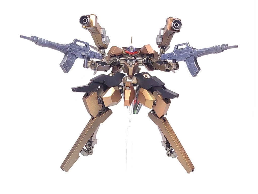 ブースターを前方に向けた全力引き撃ち形態。脚部のランディングギアは畳むことができ、脚部自体もビーム砲として使用できます。組み換えていくうちにファラクトみたいな戦法が見えてきたので、機体名をファラクト+ルブリスでファルブリスとしています。