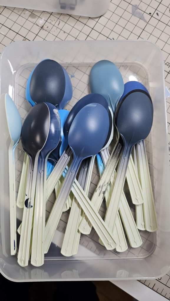 色をあれこれ悩んでいたら結構な量のテストピースができてしまった。