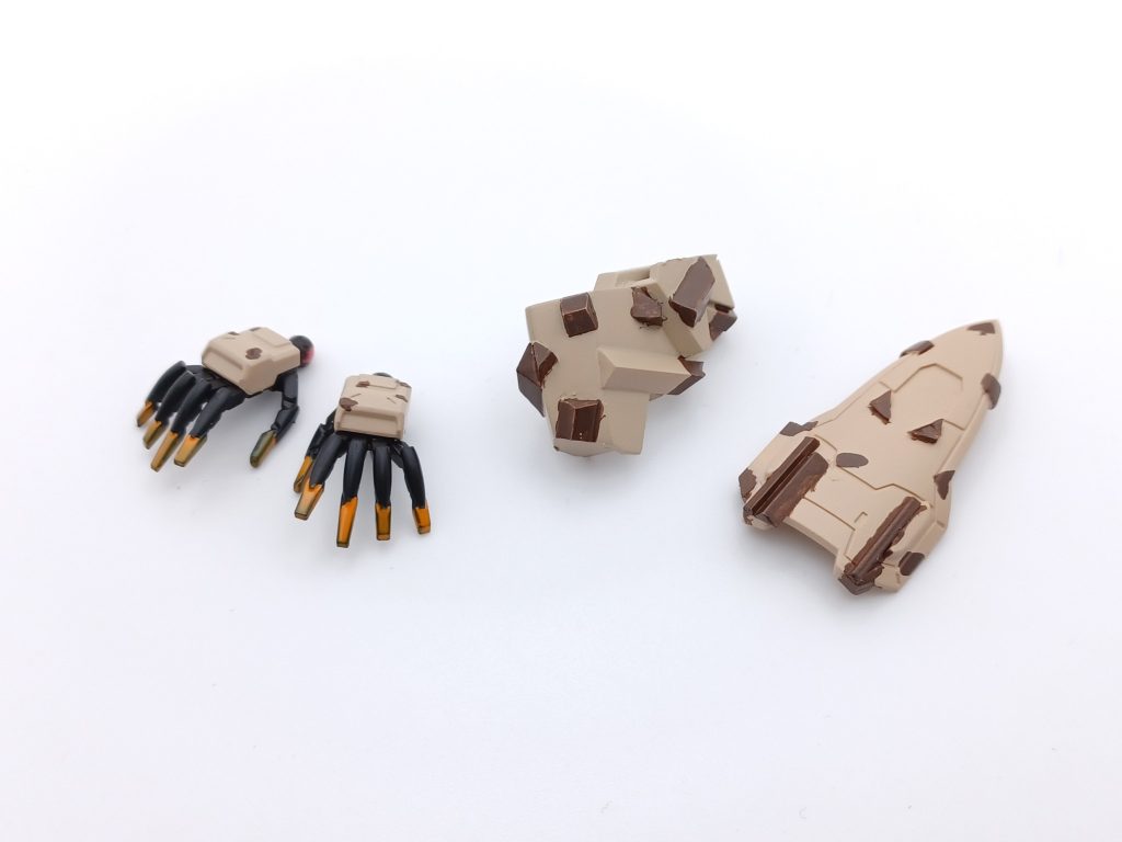 武装はガントレットと爪のみなシンプルな機体に仕上げました