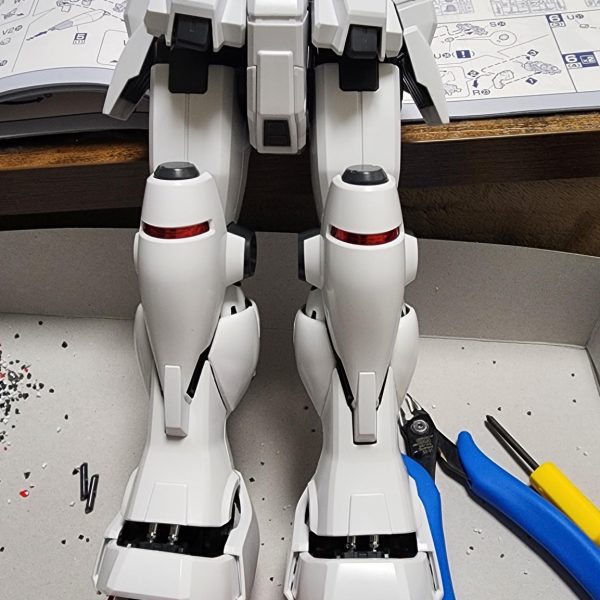 とりあえず残るはフルバーニアンにするだけです!!しかしコア・ファイターの時点でマイニッパーと比べてもデカすぎですね🤣（2枚目）