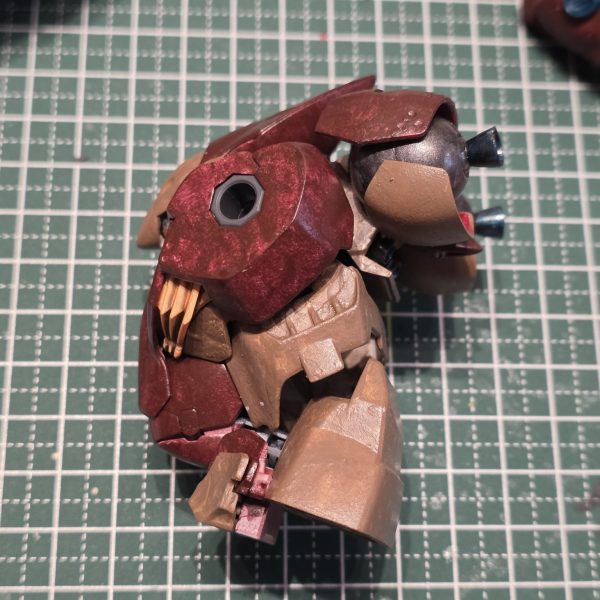 この腰（腹？）の可動域とそれを実現する構造には驚かされる。