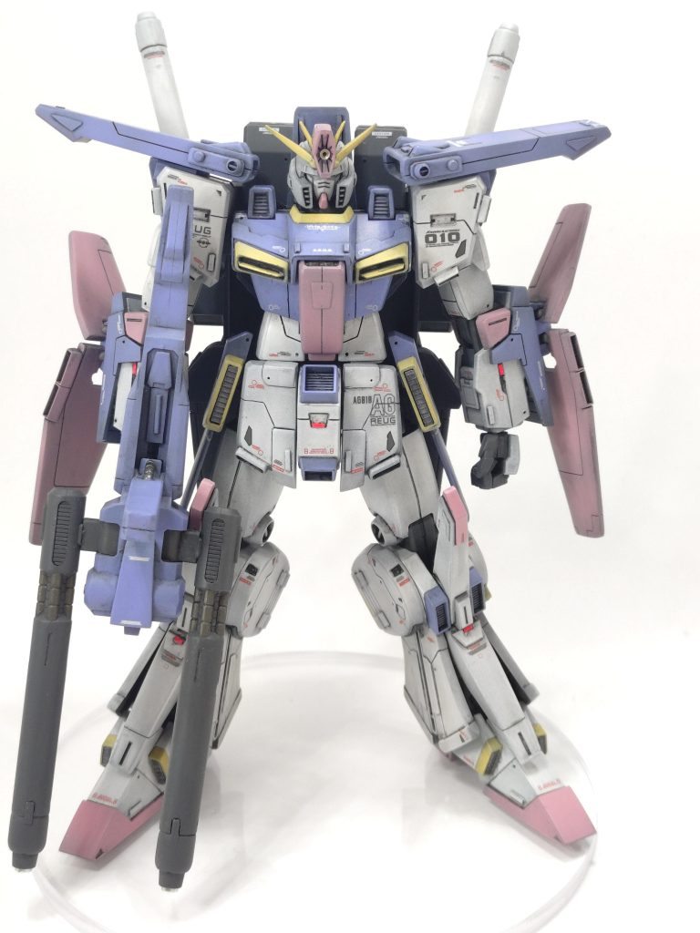 塗装は、下地すべてメカサフスーパーヘヴィです。白は水性セイラマスオカラーのグローホワイト、赤は同じくピンクレッド、青は同じくアースブルーです。黄色は同じくマスタードイエローが淡すぎたので、上から同じくプロトタイプオレンジをふわっと重ねました。