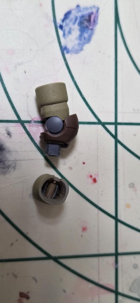 今回大したことはしてないのですが、腕部分のみアトハメ加工をしてあります。逆にアトハメ必要な箇所もこれくらいでした。