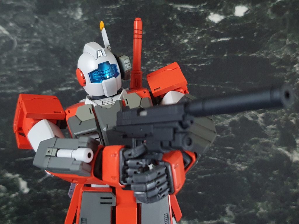 ビームガンの長い銃身はサプレッサーではなく、ロングバレルという解釈。一応脱着可能