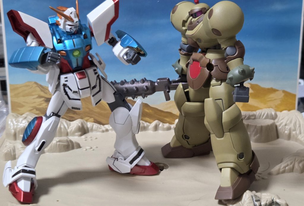 以前作ったシャイニングと。撮影スペース(にしてるジオラマベース)のせいでどうしても三体は入りません。ジオラマの作成もしたいなぁ…