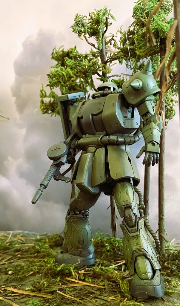 ザクを森林地帯のベースに配置したものです。