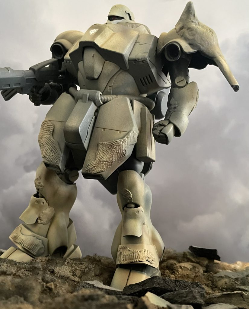 単騎でのショットです。グリーンのカラーリングも捨てがたいのですがブラウン系もよく似合うと思います。この汎用性がまさにギラドーガの魅力かと。