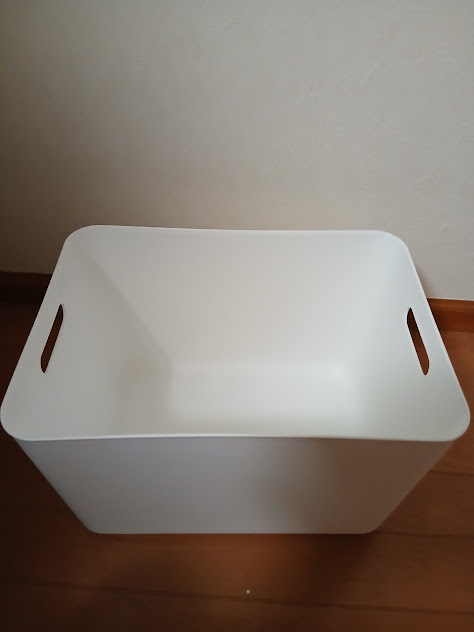 まず最初に撮影ベースです。とは言っても100均の安いケースですけどね😅ですが、これが結構有能なんですよ〜お金に困っていて撮影ベースを持っていない方ぜひぜひお試しください