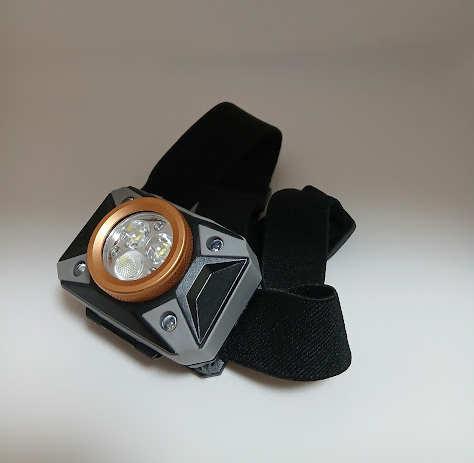 ライトと使用しているヘッドライトこれも結構有能で、金欠の自分にはちょうどいい