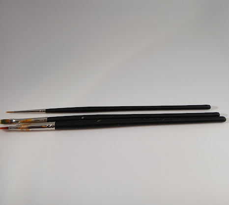 筆たち筆塗りメインのくせにやすい筆を少量しか持っていませんケチですねーほんと😅