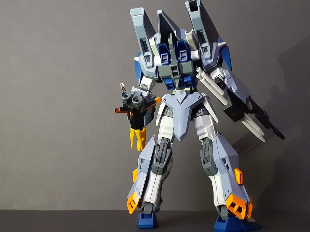 前述の通り肩にでかいものが増えてるので腕回りの稼働がきつくなるのと、アンテナにぶつかりそうになるのが難点