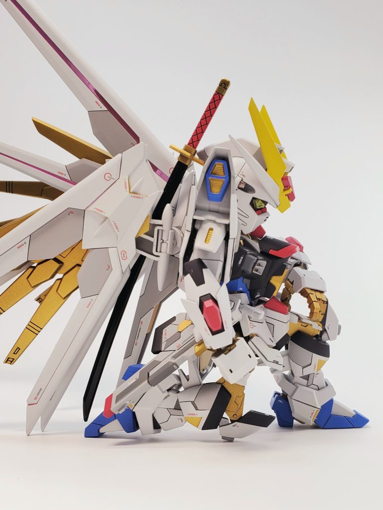 ポーズその1膝は90度以上可動できるようにしてるため、MGSDフリーダムの宣材にあった膝立ちが可能です。これがやりたくて作ったと言っても過言じゃないですね！