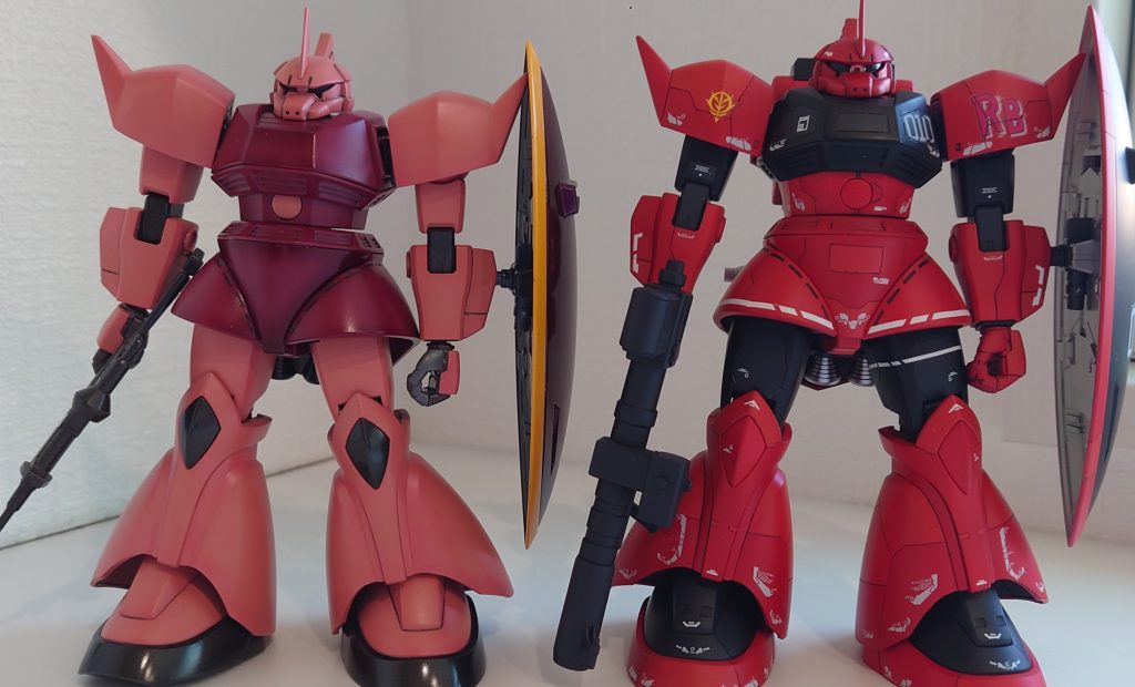 なんだかんだ書きましたが、20年くらい前に作った素組みのゲルググと比較するとこんな感じです。