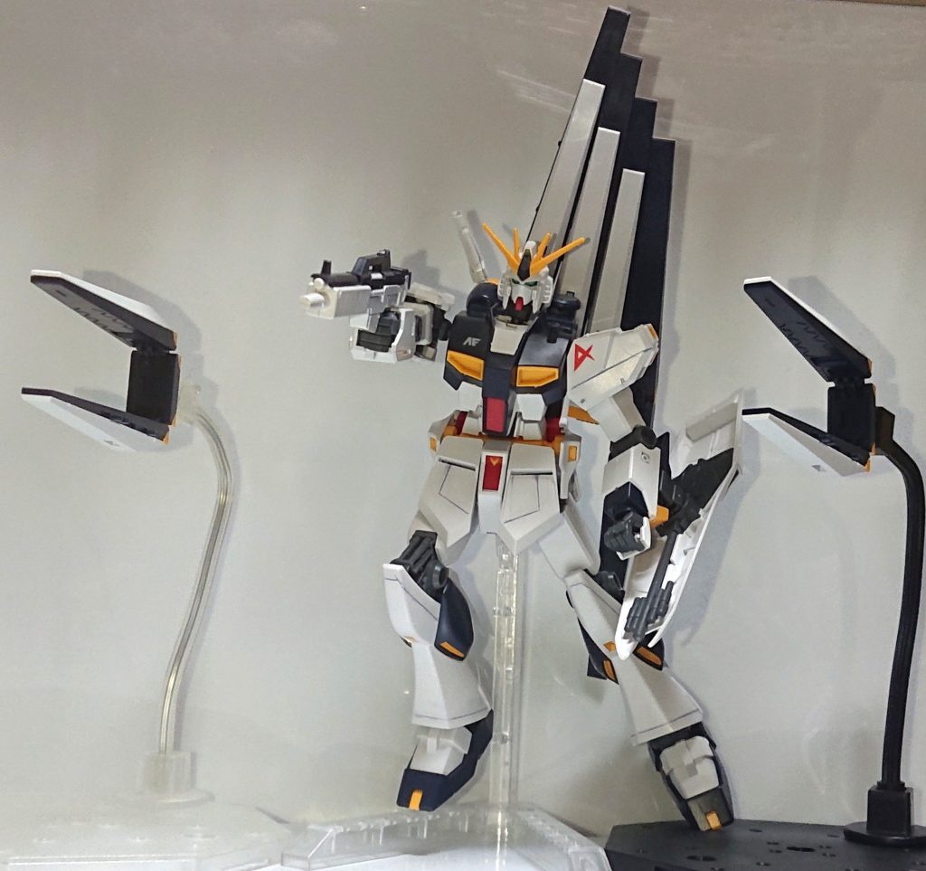 行け！フィンファンネル！！(射撃ポーズ)