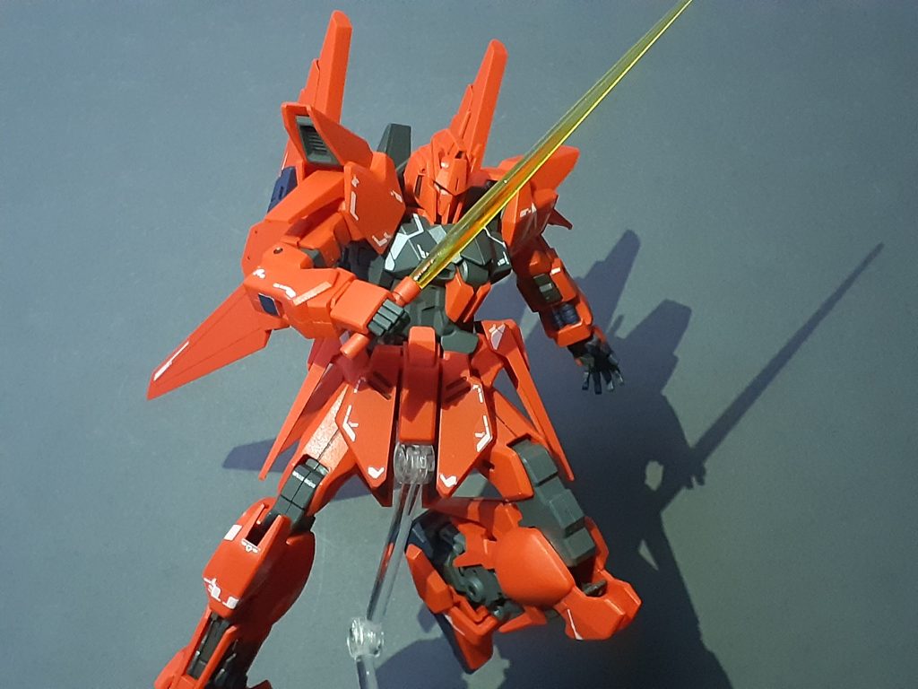 ビームサーベルは昨今のキットに比べると短めのもの