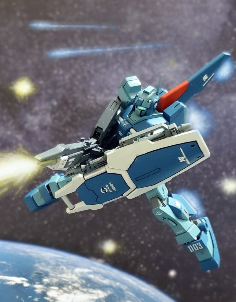 キリマンジャロに対しミサイル攻撃を始めたアーガマを守るために防衛ラインを展開する第6艦隊。その先陣を切って単独機動小隊はティターンズ部隊への攻撃を開始。レナは新装備のハイパー・ランチャーを構え、先制の一撃を繰り出す‼️その放たれた強力なビーム波は何機ものMSを飲み込み撃破していく…✴️MSZ-006が使用するハイパー・メガ・ランチャーの簡易型であるハイパー・ランチャー。ネモ・シュタルクでも使用可能にするため、必要となるジェネレーター出力を下げ威力は低下したが、戦場で多対一を覆すには十分な火力を有していた💥