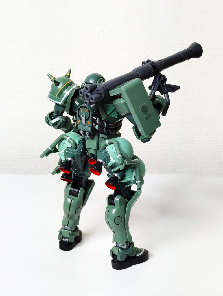 普通のザクとはパイプワークが違ってて面白い。