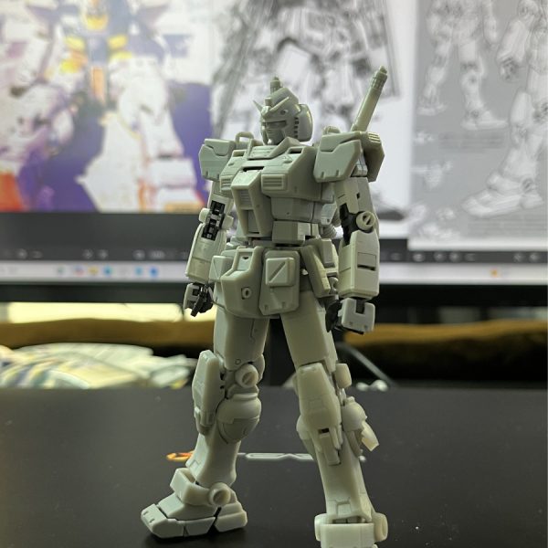 ファーストの魂…というか、アムロ達の心情は三部作にてレジェンド達が素晴らしい楽曲で昇華して下さり、逆襲版でTMNがガンダムの代表曲となるメビウスの宇宙を越えてをブッ込み完結させると言うミラクルでした…。今に至り、素直に共感できなかったハサウェイの苦悩さえまさかのガンズで本流完結の素晴らしい物語に昇華させてしまうとは…。Blu-rayは並べて置こうと場所空けた(笑)。音楽の力は凄まじい…。※意外と見逃されがちですが、古い世代のミリタリー系のモデラー(お爺含む)達は、兵器そのものはもちろん、時代背景や経緯や雰囲気等の物語性を深く愛してたりします。そんなこんなですっかりあの頃の魂を呼び起こされたお爺。年明け以降常連皆様にはガンダム改良作業にお付き合い頂いてます。パーツ組み替えてまた一歩理想へ。過去作推敲シリーズ。脚線美整理とバーニア偏向板可動の経過です。(*'ω'*)。微妙な所だけど、無理サイズは止めて余裕を持たせた。後ろに見切れるのが信奉する画稿達。おなじみですね。それぞれ違う。当方版はこれを最大限にミックスしてデザインしています。意外と大変ですよ(笑)。同様にコジレた愛、もしくは対象は違えど共感する極少数派の方は、無条件に僕と同部隊戦友認定(爆笑)(*'ω'*)。続く。&nbsp;（4枚目）