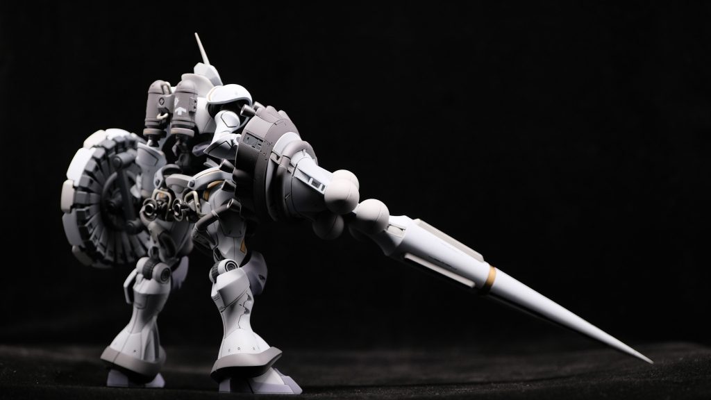 バックショットバックパックと太もものバーニア部分に、ゴールドの指定がありましたが。ちょっとくどくなりそう？と感じ、同じゴールドでもよく見ないと分からない。さりげないゴールドということで、ガイアのシャンパンゴールドを採用。メインのゴールドラインを殺すことなく、良いメタリックを選べたと思っています。(おそらく言われないと、わからないポイント)