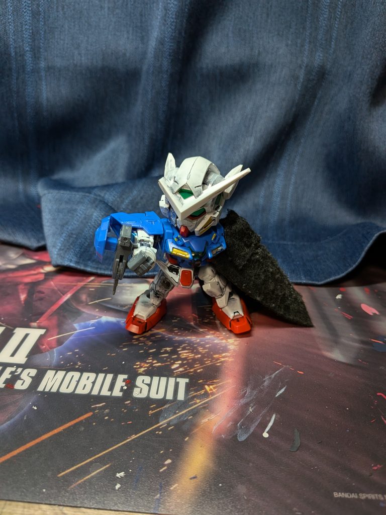 エクシアリペアは機動戦士ガンダム00セカンドシーズンの第一話に登場し刹那ｆセイエイの搭乗機。ファーストシーズンの最終回で破損したエクシアを刹那が独自に改修した姿。片腕マントは男のロマンですよねー。ちゃんと布で再現しました！