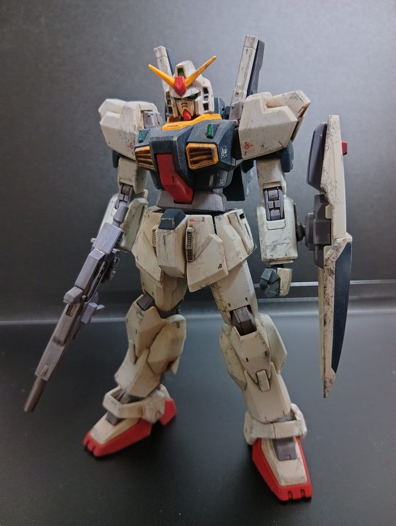 左手の握り拳は30MMのハンドパーツから流用