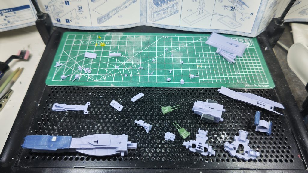 塗装目前パーツ極小で大変