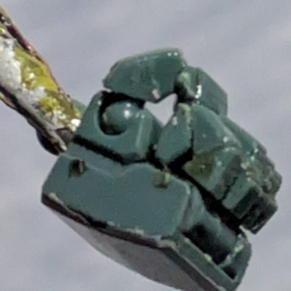 小学生の時かな？適当にぶち壊してしまってたヤツを改修します！写真1が右手！ 写真2が左手！今日作ったやつ！写真3はゾンビ少年がぶっ壊したツインカメラです！なんということを〜めんどー！&nbsp;（3枚目）