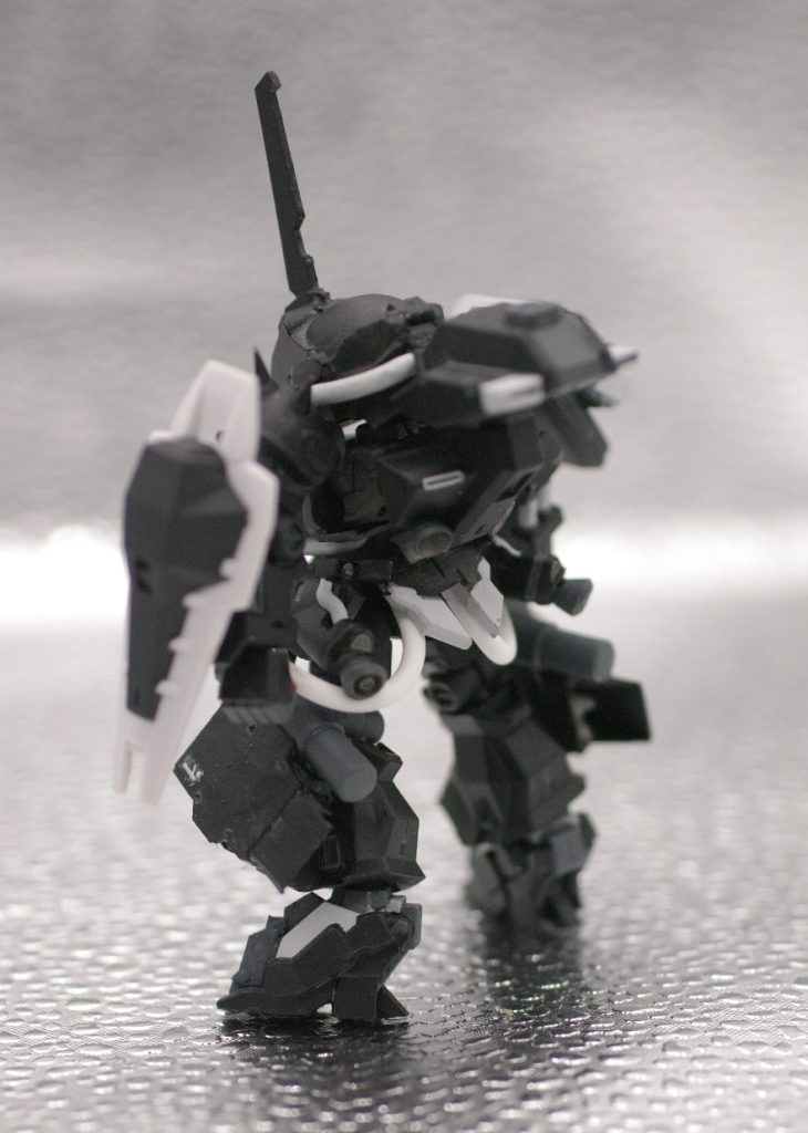 腰の動力パイプはUSBケーブルを切って使ってます。