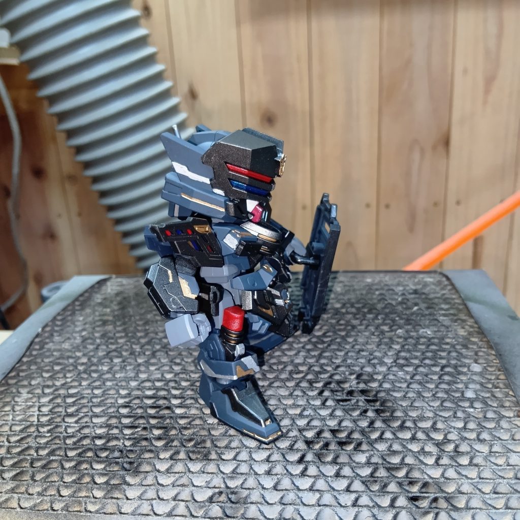 なんやかんやと、SDWHシリーズの中では色分けもしやすくてお手軽な良キットだと思います👍あと、隊長のDXキットが残っているので、それとの合わせしようと思います。