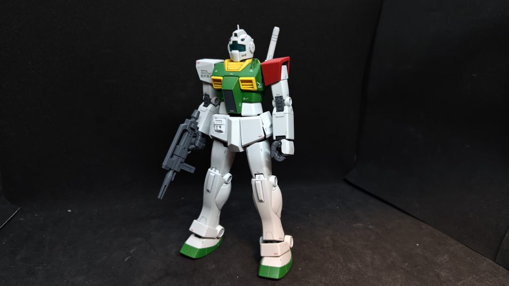 実は肩アーマーとスカートを変えただけ