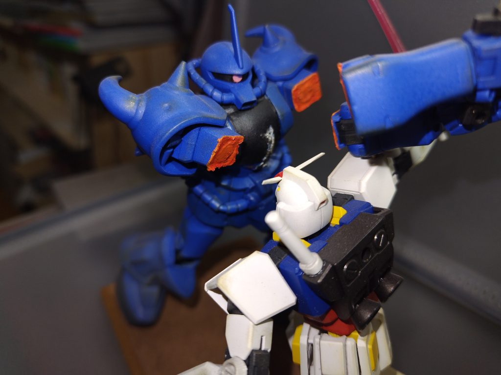 グフは旧キットのグフカスタムが発売されて直ぐに作成を始めましたが、納得がいかずしばらく放置してました。頭、胴体、脚部はグフカスタムで、肩から腕はHGグフ、膝のみ旧キットのグフを使用しています。