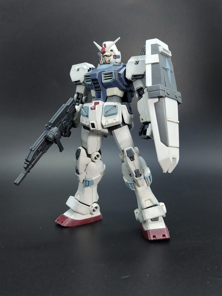 とにかく合わせ目の出ないパーツ分割。恐れ入ります。