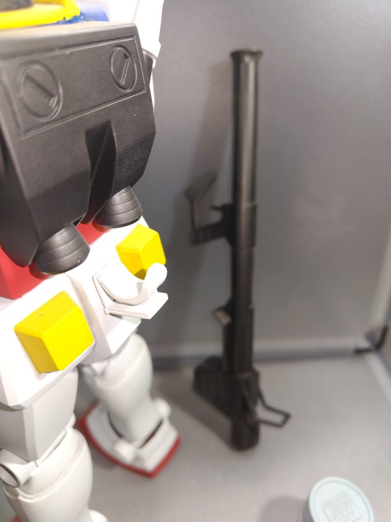 バズーカホルダーは塩ビパイプで自作、バズーカはマグネットで固定。