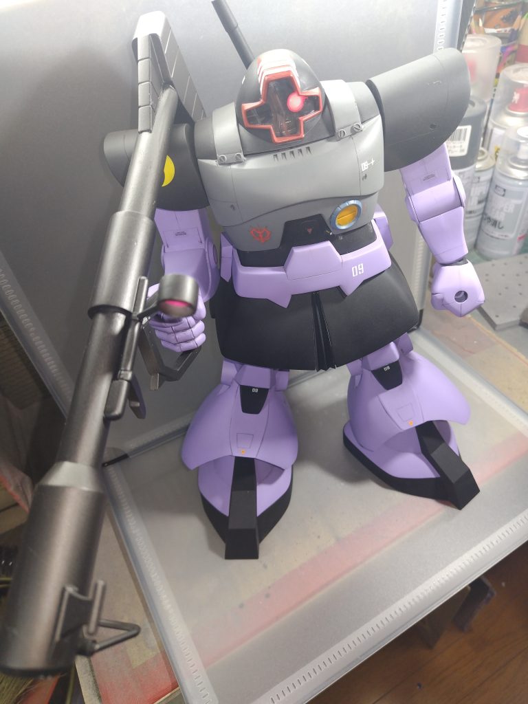 前上部モノアイは可動式、クリアレンズで加工しています。