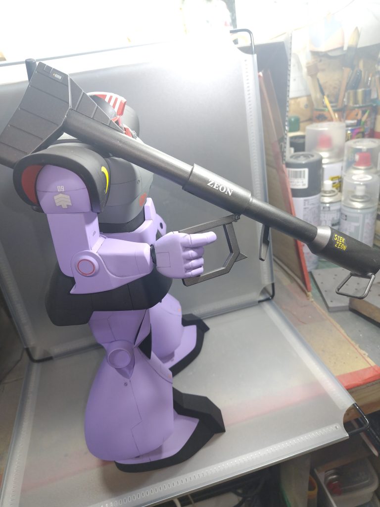 右部バズーカは持ち手の可動、細い本体は塩ビパイプと交換と延長で肩掛け出来ます。