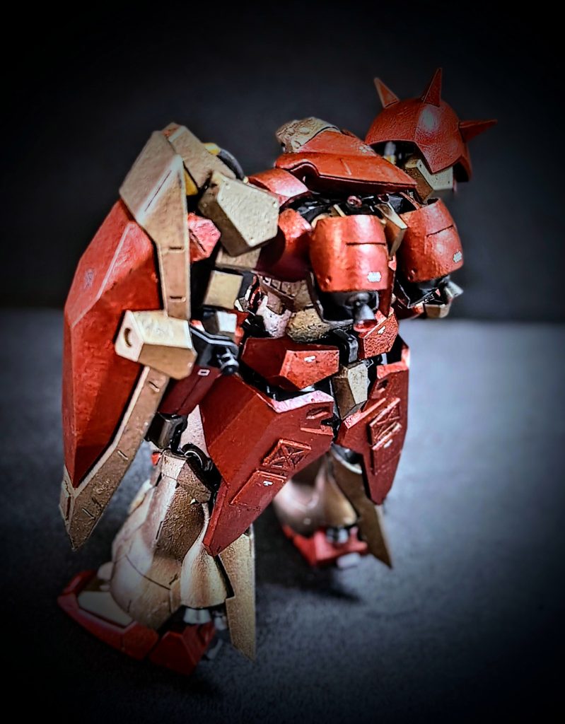 背面カット。全体的に溶きパテを施し、シタデルカラーの筆塗りで全塗装しました。