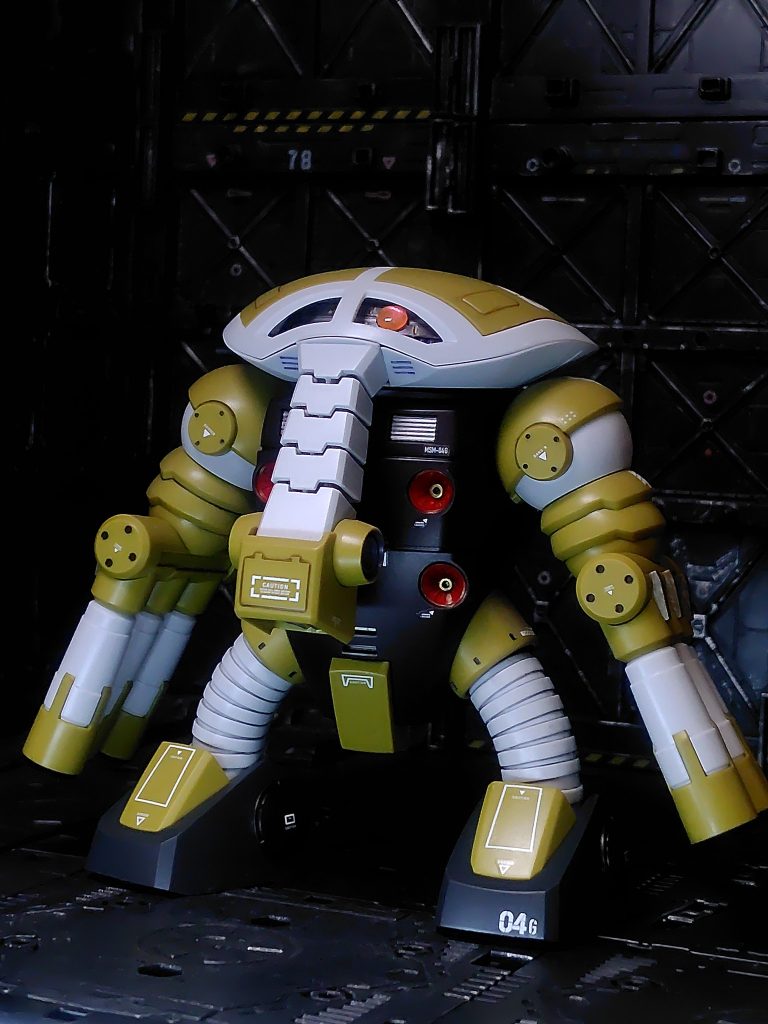 成形色仕上げ、デカール、半光沢トップコート仕上げです。腕と足の合わせ目は消して、うっすらダークイエローを吹いてごまかしたりしてます。シールは使わず色の足りない箇所はすべて塗装しています。