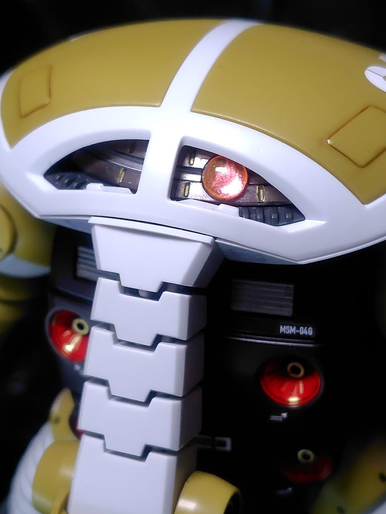 モノアイはHアイズ+ラピーテープ。モノアイレールはヘビーガンメタリックなどでメカメカしく。