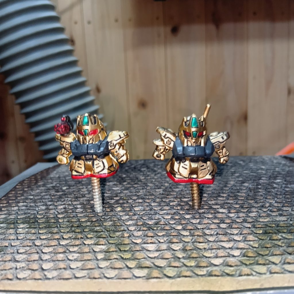 量産型百式改（左）と百式改（右）後頭部がガッパイになってるからあまり好きではありませんでしたが、今ではこれも味👍