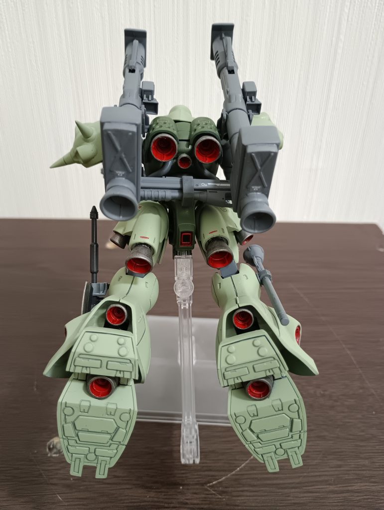 バーニアが一直線に並び、強襲用を体現してます。実弾武装も豊富で、たまりませんね。