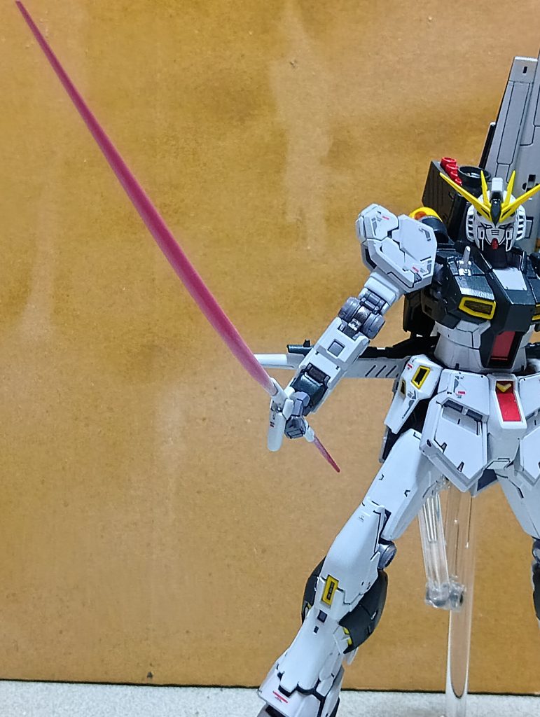 作品名：ビームサーベル<p>昨日完成したνガンダムのビームサーベルが気に入ったので、初めて塗装してみました。 塩梅が難しい！！w</p>
