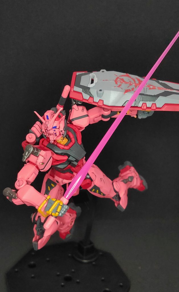 赤いガンダム–2枚目/制作者：マツシユ