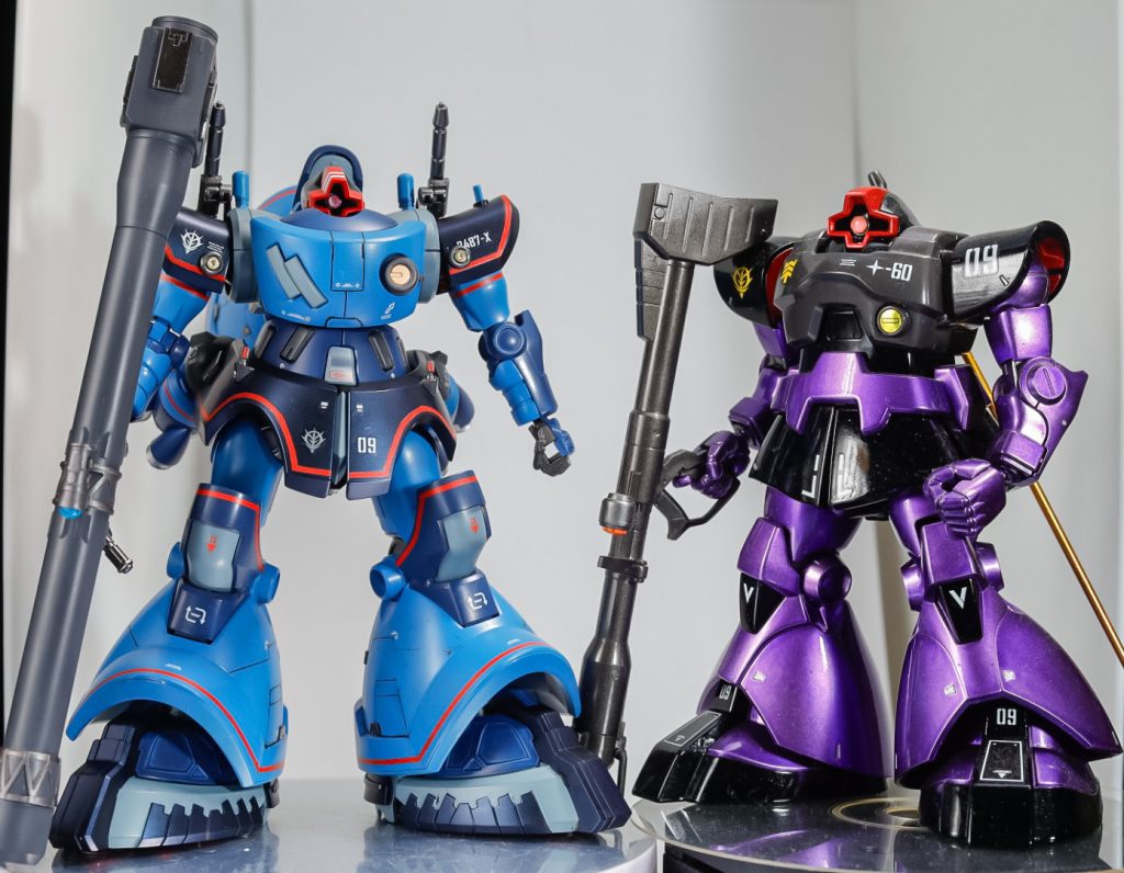 最後に正史ドムとのツーショット！このシャリアブル機はまだ追加武装を作りました。それはまた次の投稿にてご披露します。