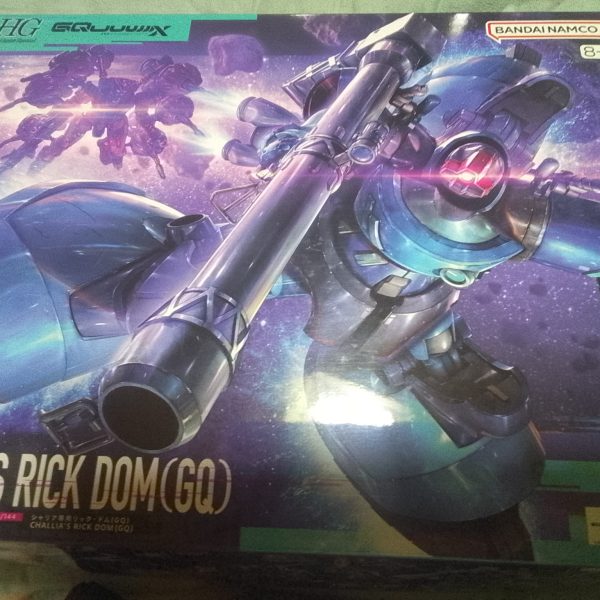 御無沙汰しております。G太郎デス♫昨年末から断捨離作業でガンプラやその他1㌧以上処分してお部屋もスッキリ💦気持寂しくなったので？気晴らしに近所の模型店にＧＯ！何故か？わかりませんが「シャリア専用リック・ドム」が在庫されていまして💦衝動的にレジで会計していました😁ネット通販ありきの昨今💦　何年ぶりかにリアルの店舗で購入デス😁※　ネット通販からではなく　税込値札で確認しての購入デス♫（3枚目）