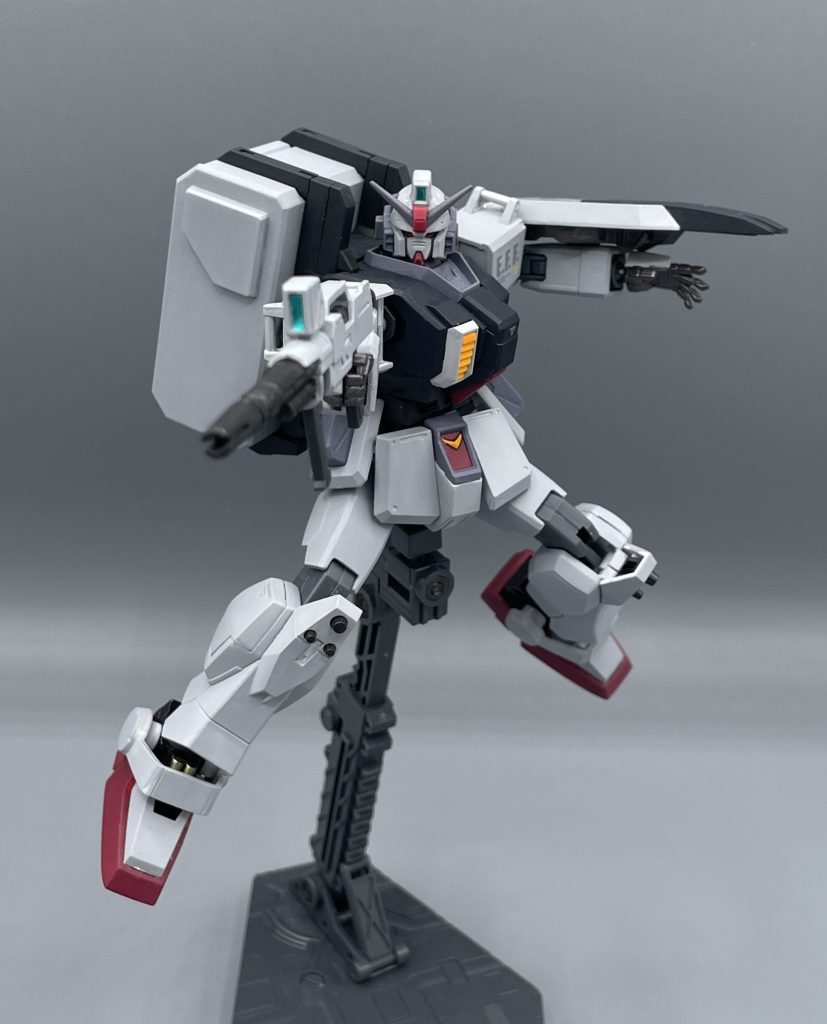 ビームライフル　陸戦型とはいえガンダムですので、一部機体にはビームライフルも装備されることになりました。名前こそガンダムの名を冠していますが、本機は量産型のMSになります。
