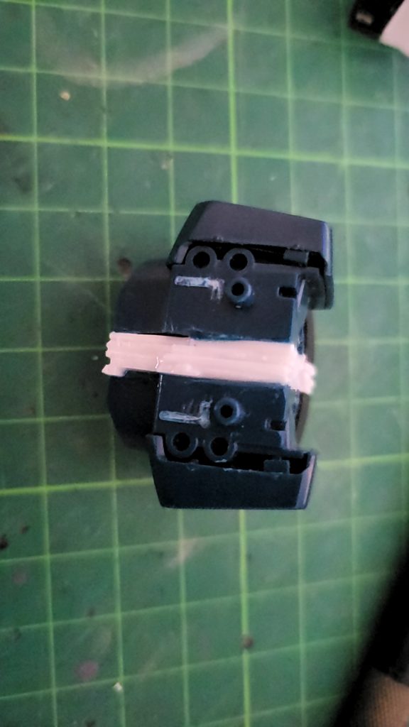 サイズを合わせるためグフカスタムの胴体を4㎜延長